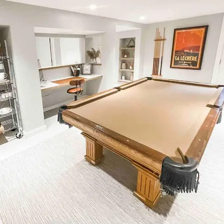 Modern Westport Studio With Pool Table & Lounge Exterior photo